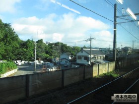 下り線を逆走する京王稲田堤行列車
