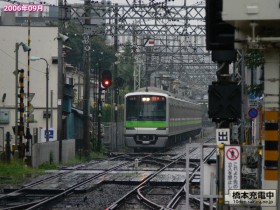 2006年9月 調布駅布田方で本線折り返し中の10-300形