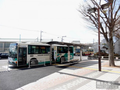 橋本駅南口 バス乗り場 拡張された歩道