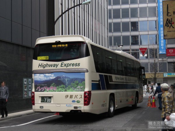 新宿高速バスターミナルを出発する伊那バス