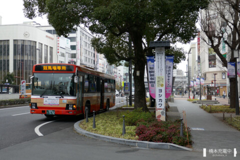 【写真】JR姫路駅の北に伸びる大手前通りにある送迎バス乗り場。写真奥がJR姫路駅、その右手前に山陽姫路駅がある。