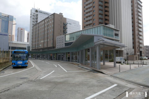 【写真】金沢駅発の無料送迎バスは金沢港口（西口）から発車する。