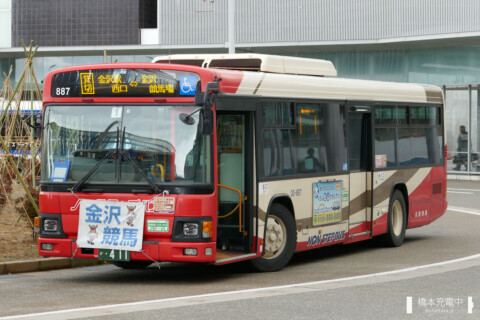 【写真】金沢駅と金沢競馬場を結ぶ無料送迎バス。北陸鉄道バスが運行を担当。