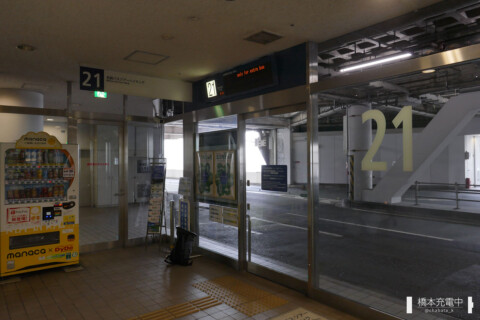 【写真】名古屋名鉄バスセンターは4階の一番奥、21番のりばから発車。